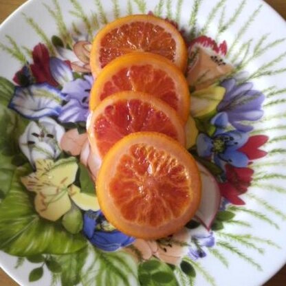 小さいオレンジだったので輪切りでやってみました。甘みも丁度よくお菓子やパンのトッピングにいいですね！